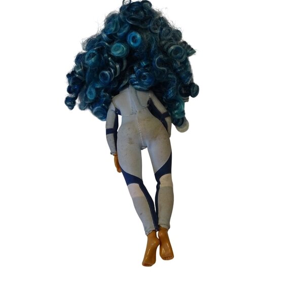 Rainbow High Skyler Bradshaw Blue Hair Fashion Doll With Blue Outfit 2019 FLAWS - Picture 4 of 7